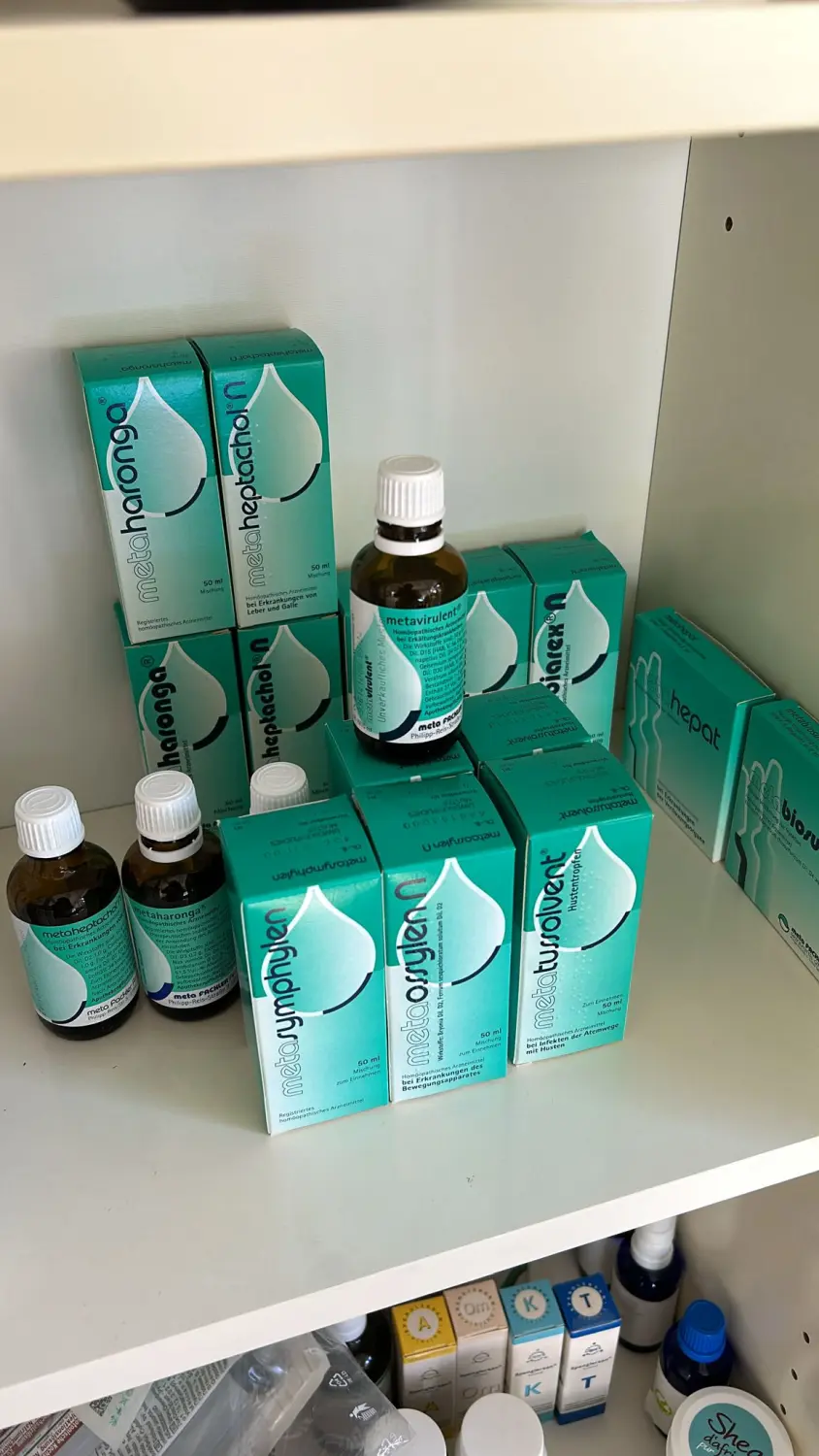 Medizin von Naturheilpraxis und Apothekenvertretung