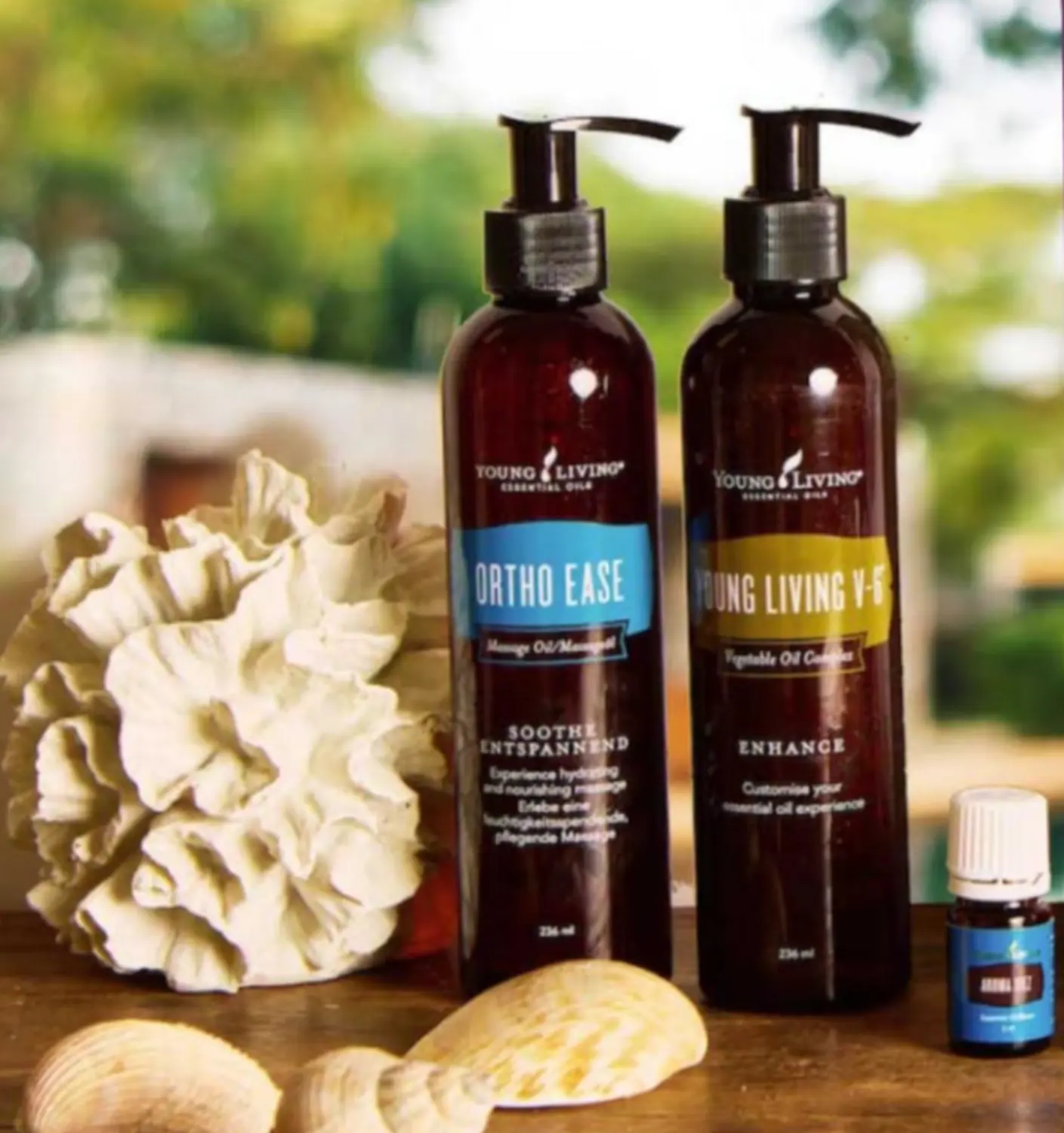 Ölflaschen von Naturheilpraxis und Apothekenvertretung