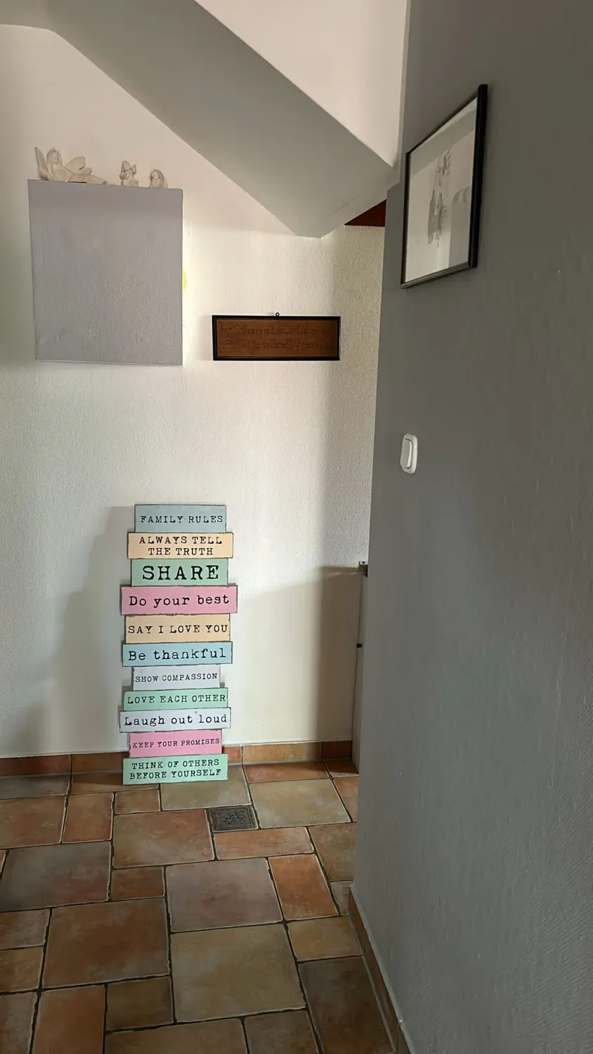 Wand - Impressionen Meiner Praxis   von Naturheilpraxis und Apothekenvertretung