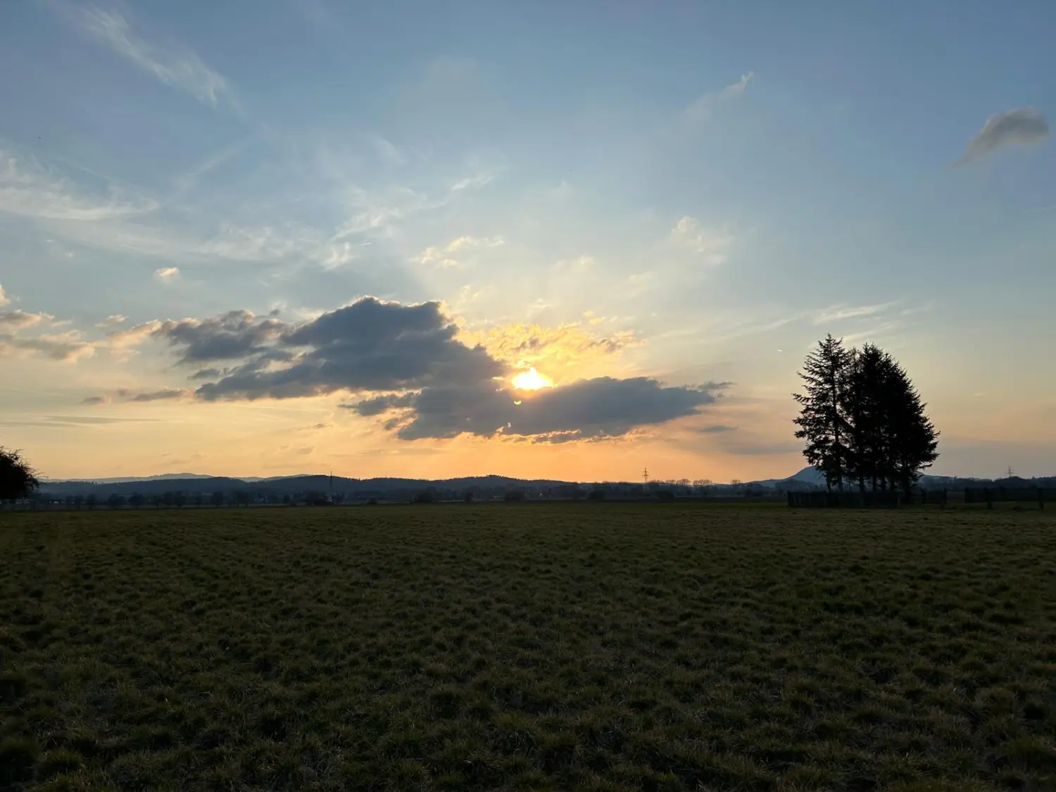Sonnenuntergang in der Natur von Naturheilpraxis und Apothekenvertretung